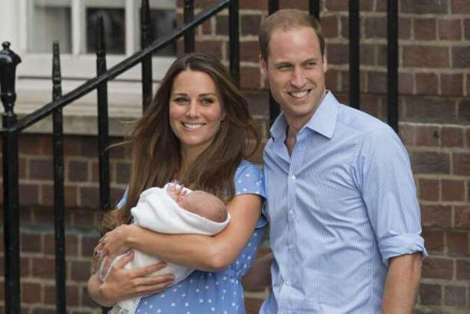Juillet 2013 : les médias du monde entier attendent George, le Royal Baby, à sa sortie de la maternité