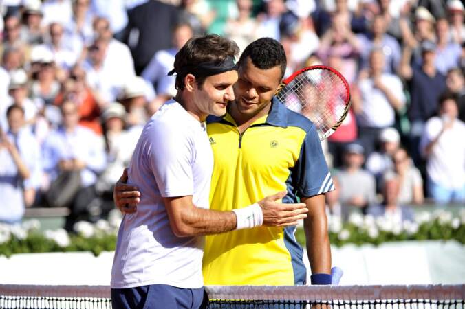 Jo-Wilfried Tsonga reçoit les félicitations de son pote Roger Federer