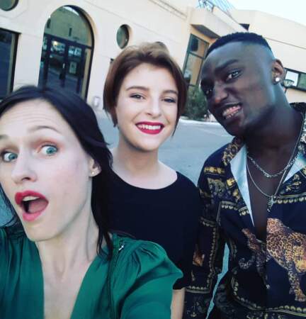 Lara Menini, Alexis Baginama et Enola Righi adorent se prendre en selfie