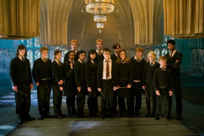 Courageux, Dean Thomas intègre l'Armée de Dumbledore, un groupe de défense fondé par Harry Potter