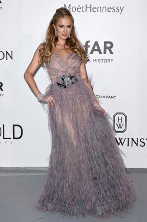 Paris Hilton et sa robe à fanfreluches qui nous fait rêver !