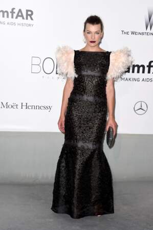 ...et Milla Jovovich pour les plumes 