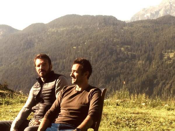 Samuel Le Bihan et Mikaël Fitoussi profitent des montagnes des Alpes sur le tournage d'Alex Hugo