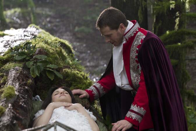 Once upon a time - Saison 1 (2011) : Blanche Neige (Ginnifer Goodwin) et son prince charmant (Josh Dallas)