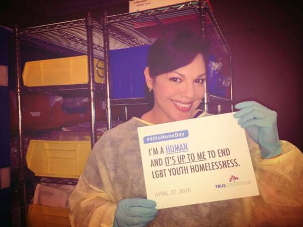 Sara Ramirez, dont on ignore le futur dans Grey's Anatomy, a posé pour soutenir la communauté LGBT.