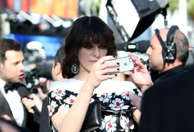 Milla Jovovich se prend pour une paparazzi