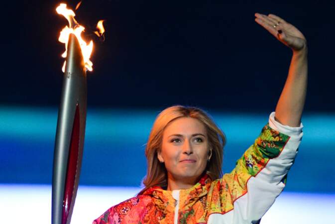 La tenniswoman Maria Sharapova, originaire de Sotchi, a porté la flamme olympique