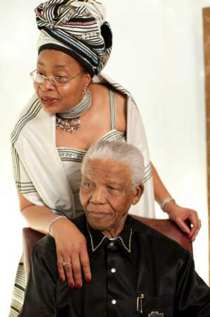 Nelson Mandela et son épouse le jour de ses 90 ans (2008)