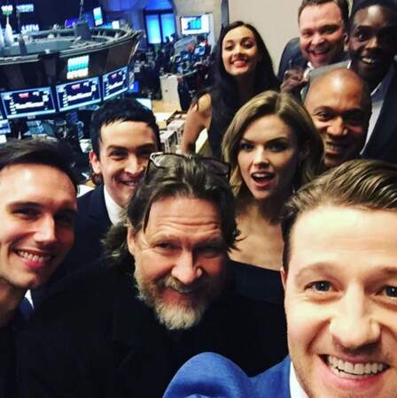 Ben McKenzie et l'équipe de Gotham se sont payés un joli selfie de groupe.
