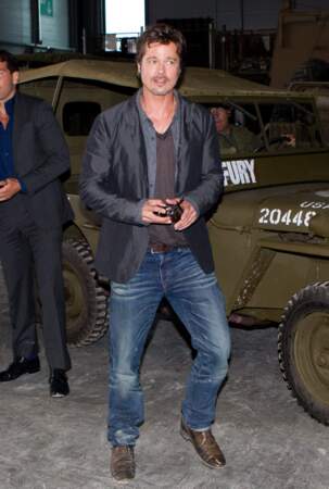 En plein photocall pour le film Fury, Brad Pitt ne cache pas sa toute nouvelle alliance !