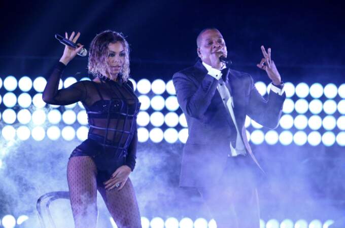 Même sur scène, Beyoncé et Jay-Z ne se quittent pas.