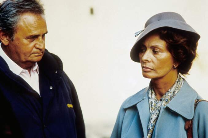 Soleil est son dernier film en tant que réalisateur. Il partage l'écran avec Sophia Loren (1997)