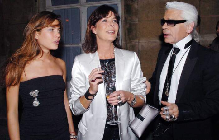 Charlotte et Caroline avec Karl Lagerfeld en octobre 2004