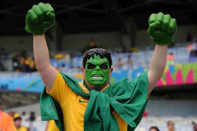 Hulk aussi aime le foot ! 