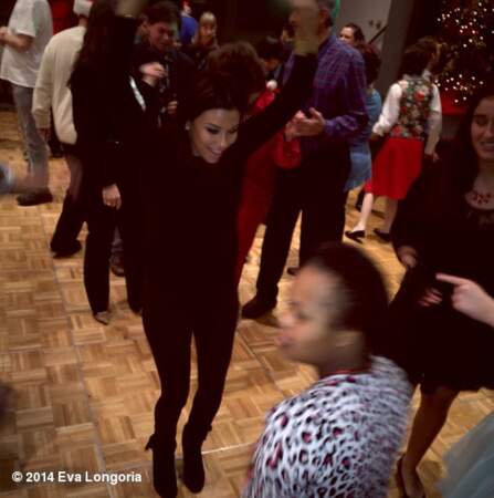 Eva Longoria danse pour les enfants de son association 