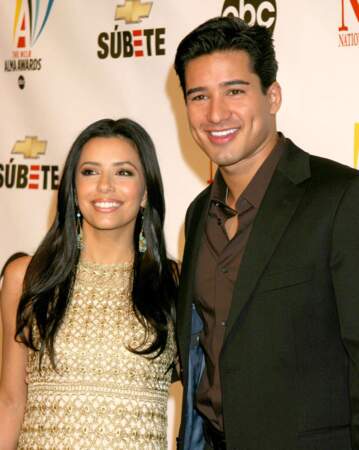 En 2010, elle se console après son divorce dans les bras de son meilleur ami, "Super" Mario Lopez