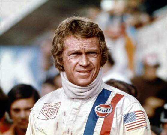 Steve McQueen interprète Michael Delaney, pilote qui revient au Mans après un grave accident