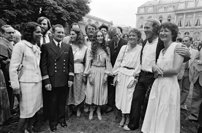 En 1979, bien accompagnée dans les jardins de l'Elysée.