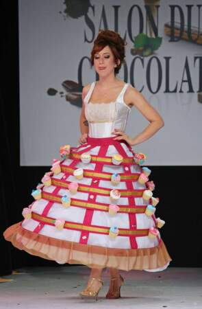 L'illustratrice Penelope Bagieu a joué l'originalité dans une appétissante robe cup-cakes