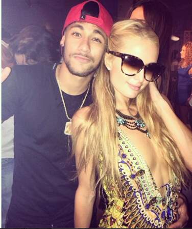 A Ibiza, Paris a croisé la star de l'équipe de foot du Brésil : Neymar.
