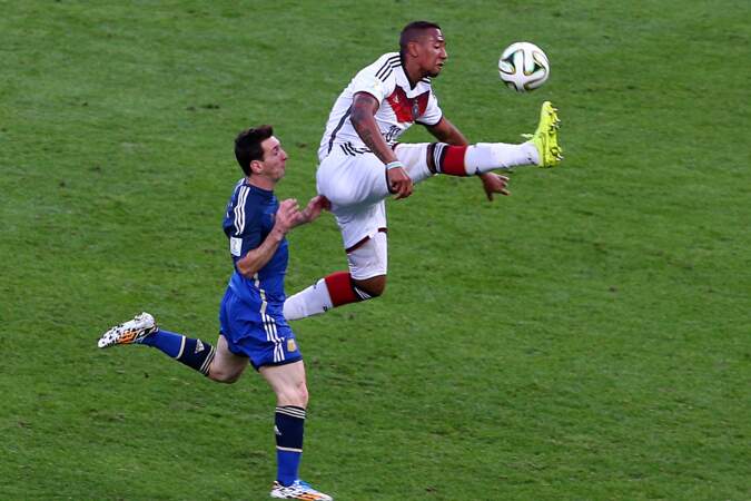 Jérôme Boateng a ravi le ballon à Lionel Messi…