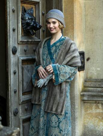 Les sériephiles n'ont pas pu la louper dans Downton Abbey. Elle incarnait Lady Rose MacClare