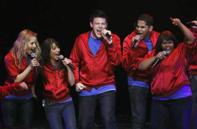En 2010, Cory Monteith se produit avec le Glee Tour 