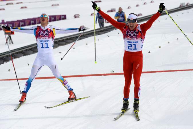 Dario Cologna offre sa première médaille à la Suisse (skiathlon)