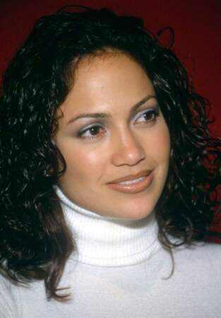 En 1998, Jennifer Lopez est adepte du col roulé...