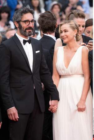 Tout sourire avec son nouveau compagnon Frédéric au Festival de Cannes 2015