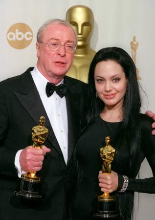 Michael Caine et Angelina Jolie (2000)
