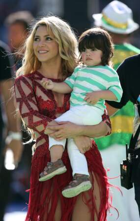 … et a posé avec son fils, Milan, né de ses amours avec Gerard Piqué, qu'elle a rencontré au Mondial 2010