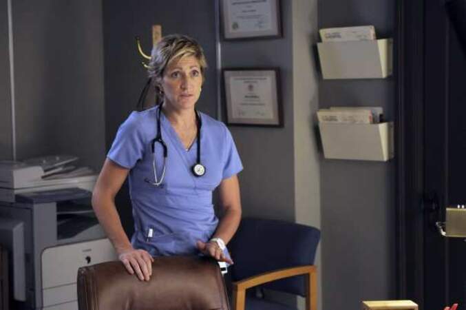 Meilleure actrice dans une série comique : Edie Falco dans Nurse Jackie
