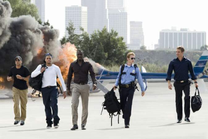 Chris Brown (deuxième à gauche), braqueurs de génie dans Takers (2010)