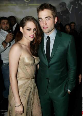 Sur cette saga elle y rencontre le beau Robert Pattinson 