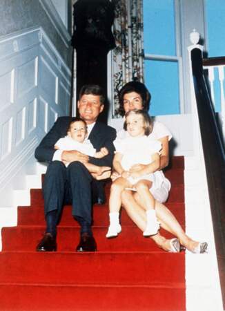 JFK, Jacqueline Kennedy et leurs deux enfants John F. Kennedy, Jr. et Caroline Kennedy.