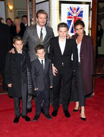 Une famille habituée aux flashs. Même les enfants Beckham sont des people. 