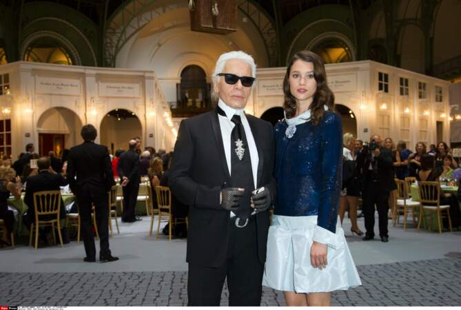Au côté de Karl Lagerfeld en 2012