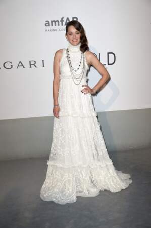 Marion Cotillard dans une robe printannière 