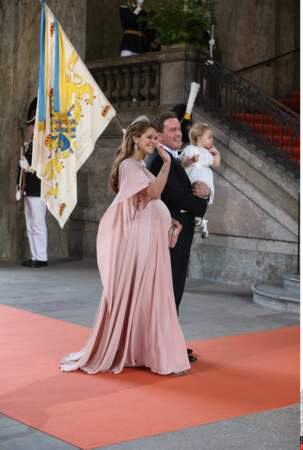 La princesse Madeleine, enceinte de 8 mois, avec son mari Christopher O'Neill et leur fille, la princesse Leonore