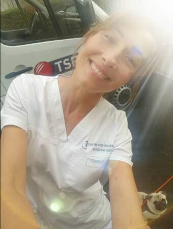 Le selfie souriant et ensoleillé d'Annelise Hesme, en plein tournage de la saison 3 de Nina