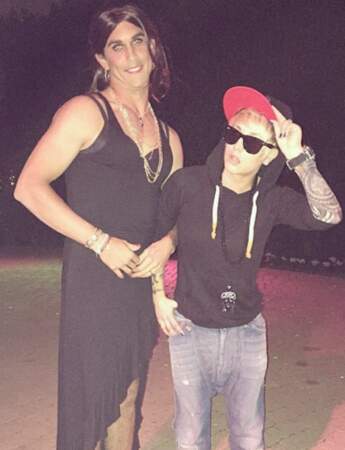 Kaley Cuoco s'est déguisée en Justin Bieber au côté de son mari Ryan Sweeting, grimé en Selena Gomez 