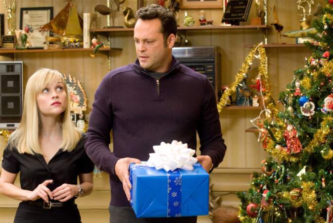 Avec Vince Vaughn, elle est obligée de faire la tournée des familles à Noël dans Tout… sauf en famille (2008)