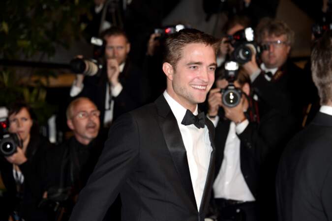 Robert Pattinson monte les marches pour The Rover