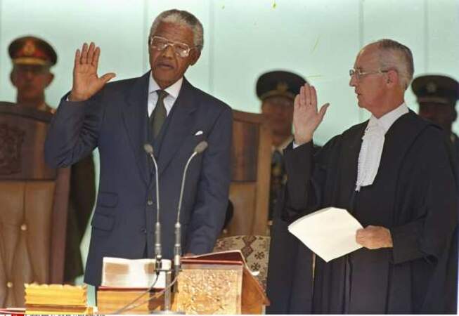 Nelson Mandela prête serment à Pretoria (1994)