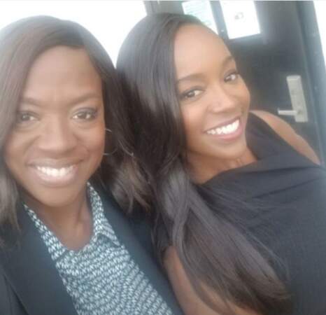 Viola Davis et Aja Naomi King en mode selfie en enregistrant un nouvel épisode de Murder