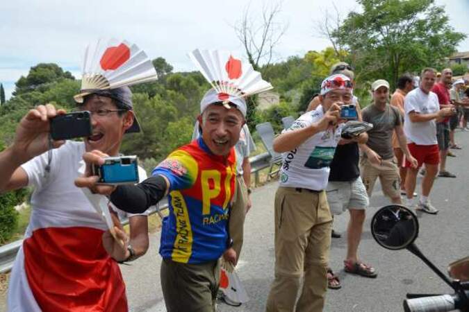 Certains sont même venus du Japon pour soutenir leur coureur entre Cagnes-sur-Mer et Marseille