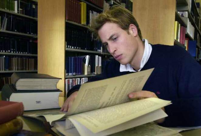 Le Prince William, rat de librairie... au moins pour ses derniers examens à l'Université de St Andrews (Ecosse)
