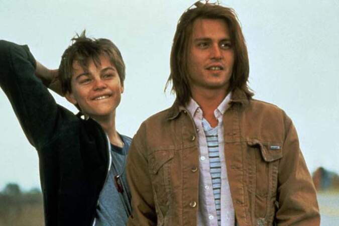 Cheveux mi-longs dans Gilbert Grape (de Lasse Hallström, 1994) avec Leonardo DiCaprio
