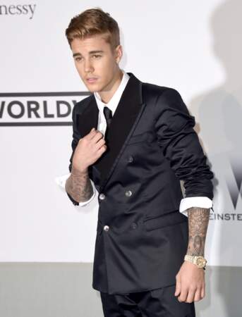 La veste de Justin Bieber n'a pas réussi à cacher ses tatouages